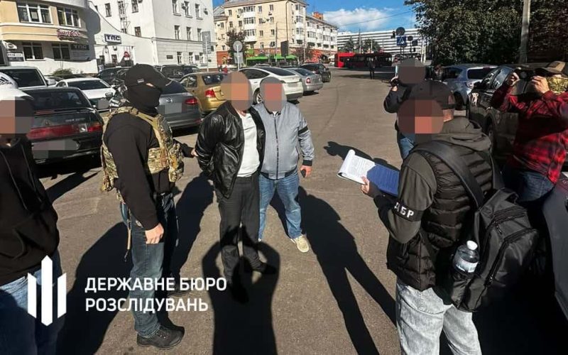 Вимагав у власника АЗС гроші – на Житомирщині судитимуть податківця