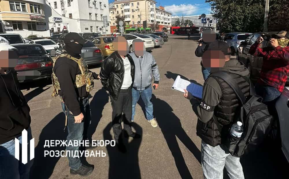 Вимагав у власника АЗС гроші – на Житомирщині судитимуть податківця