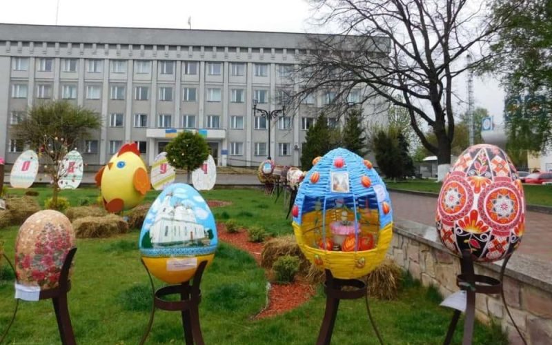 В Овручі запрошують взяти участь у конкурсі «Великодня галявина-2025»