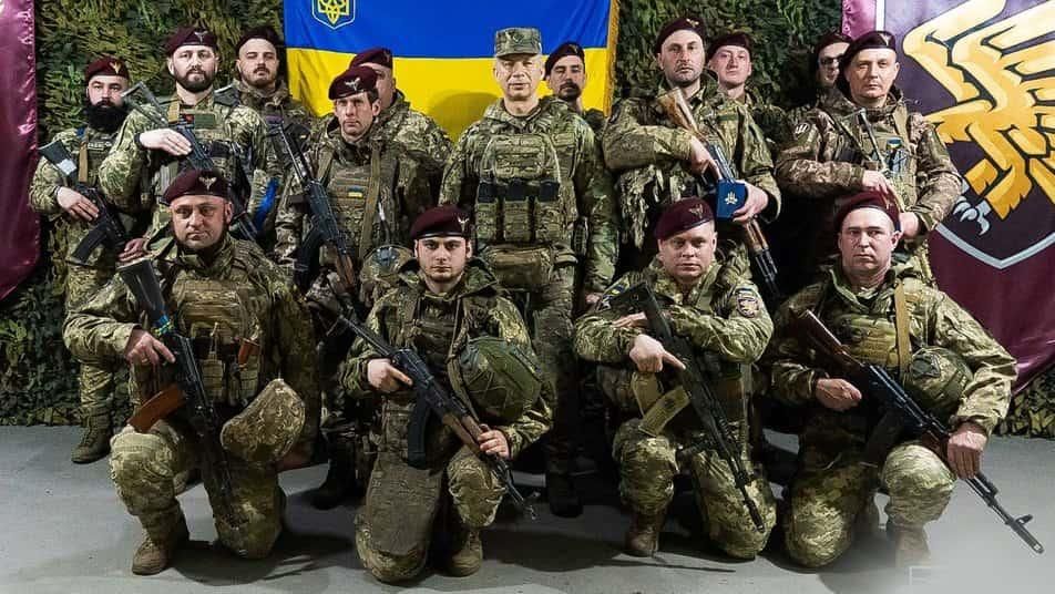 Сирський вручив державні нагороди та відомчі відзнаки військовим однієї з бригад Житомирщини