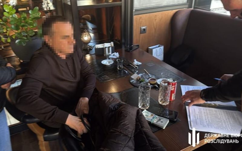 Вимагав 10 тис. доларів – в Києві затримали “коростенського” депутата Житомирської облради