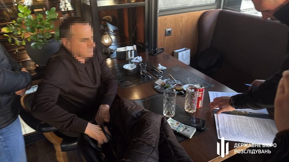 Вимагав 10 тис. доларів – в Києві затримали “коростенського” депутата Житомирської облради