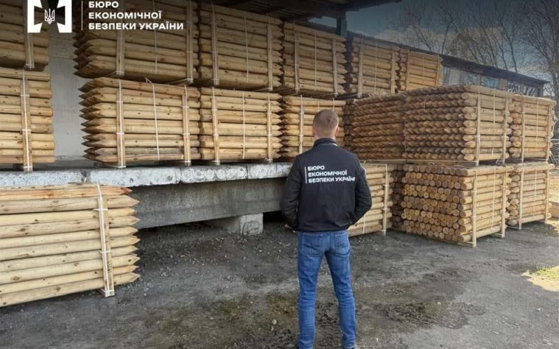 Планували через митний пункт “Олевськ” вивезти до Латвії деревини на 1 млн грн – викрито підприємців-контрабандистів