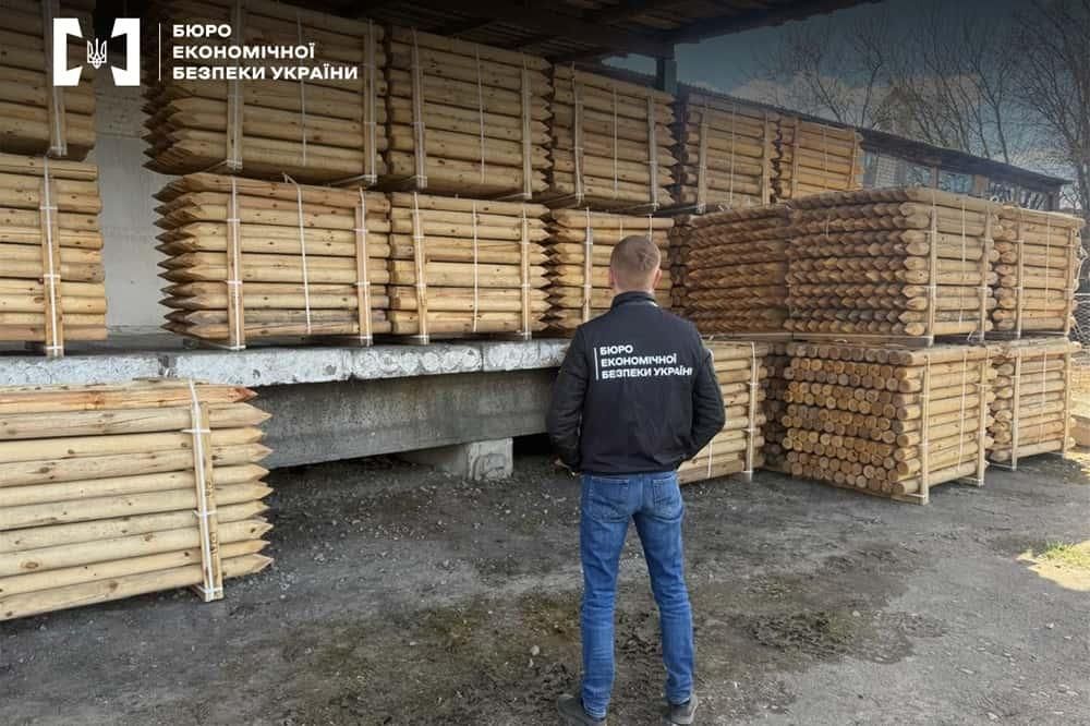 Планували через митний пункт “Олевськ” вивезти до Латвії деревини на 1 млн грн – викрито підприємців-контрабандистів