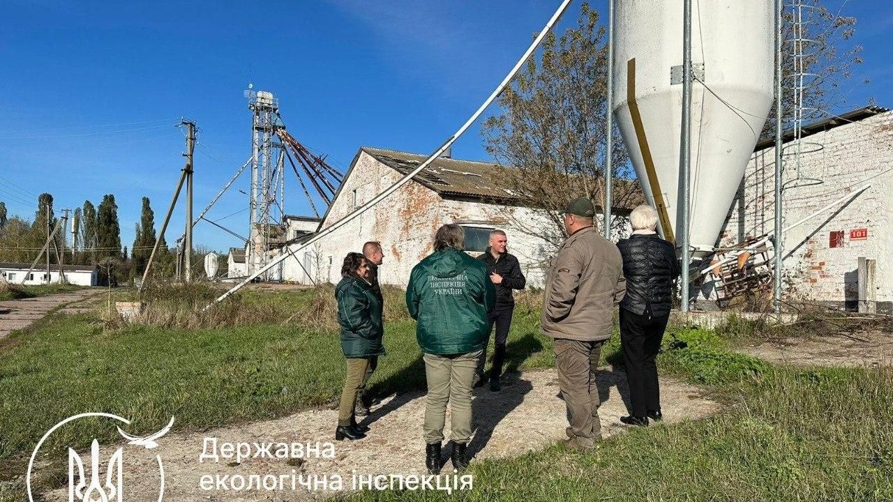 Агропідприємству із Коростенського району через суд тимчасово заборонили спалювати відходи тваринництва