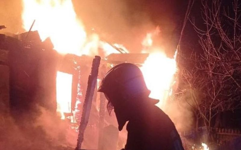 За добу в Коростені на пожежі загинув чоловік, а в Звягельському районі — жінка