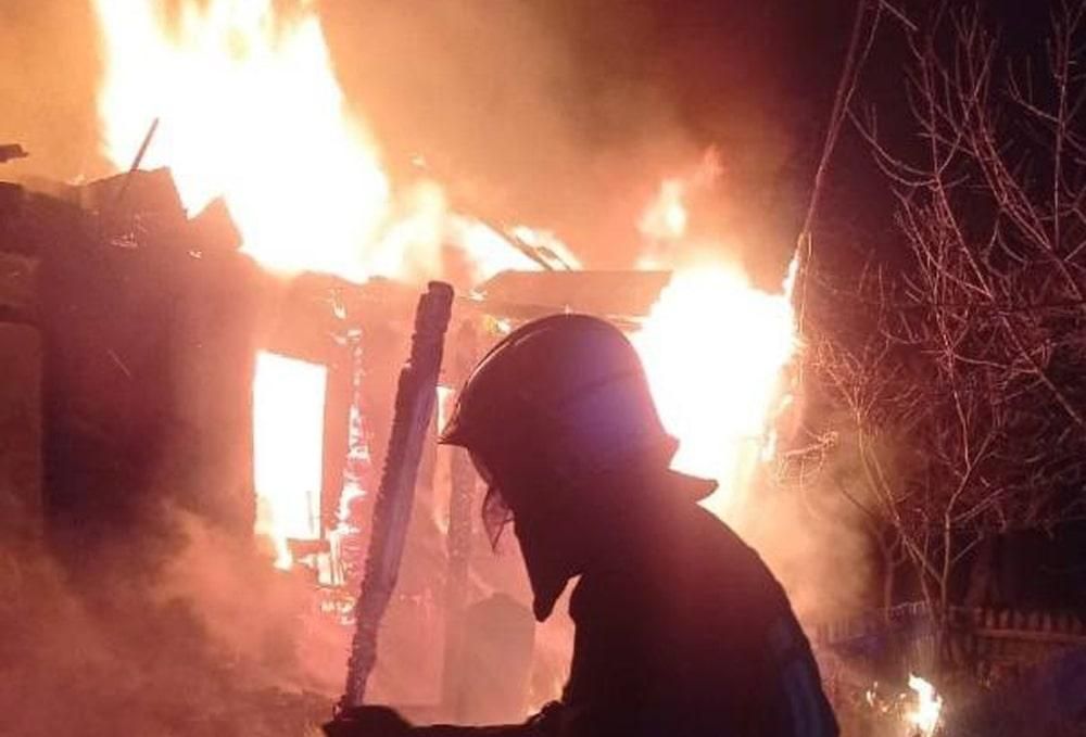 За добу в Коростені на пожежі загинув чоловік, а в Звягельському районі — жінка