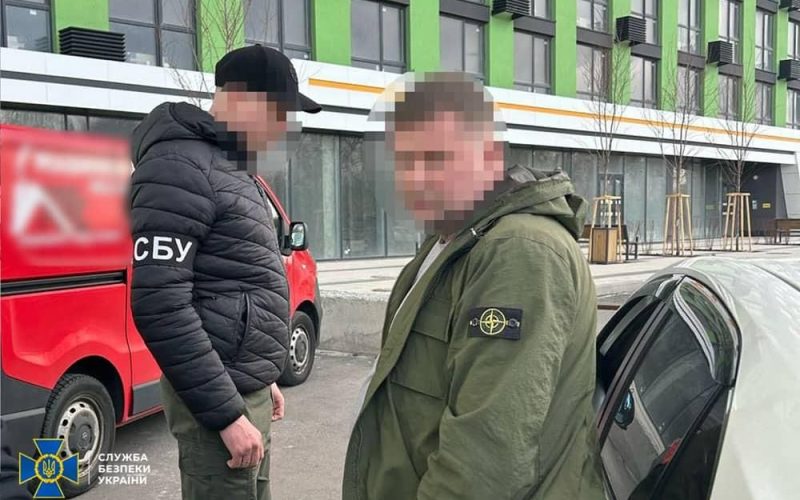 Бізнес на втечі «ухилянтів»: у Житомирській області викрили перевізника, який сприяв виїзду чоловіків за кордон під час війни