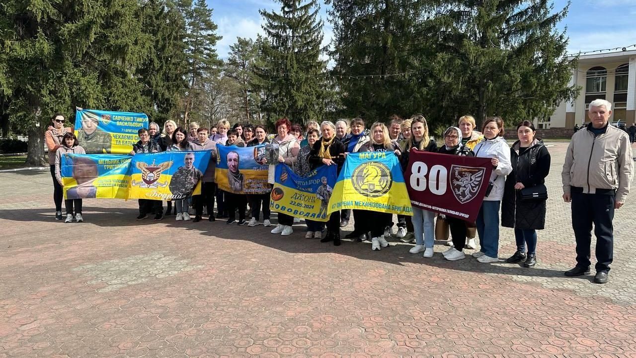 Майже 30 родин військовополонених та зниклих безвісти із Малинської громади зустрілися з представником Омбудсмена: що відомо