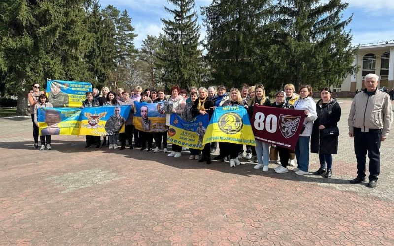 Майже 30 родин військовополонених та зниклих безвісти із Малинської громади зустрілися з представником Омбудсмена: що відомо