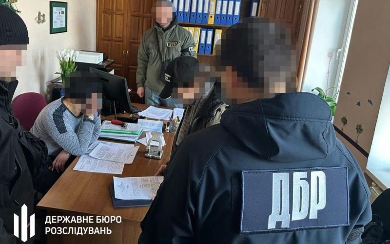 Допомогла своєму батькові: на Житомирщині судитимуть суддю за розголошення закритої інформації