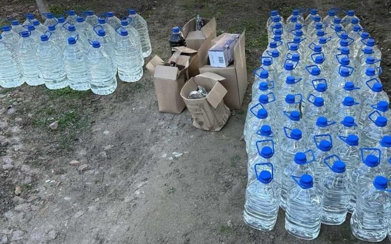 Виготовляли фальсифікований алкоголь в Житомирській та Київській областях – детективи БЕБ викрили злочинну групу