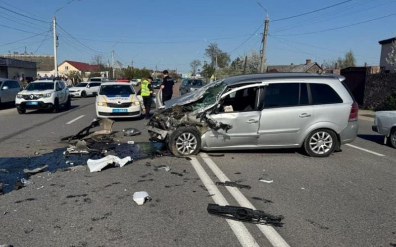 На Житомирщині маршрутка зіштовхнулась з Opel: травмувалися троє, серед яких є неповнолітня дівчина