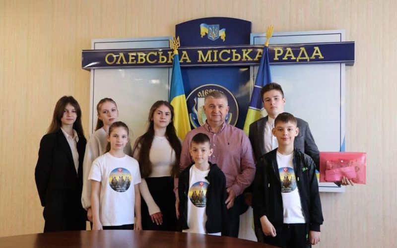 В Олевському ліцеї під час благодійного ярмарку зібрали 75 тис. грн на потреби військових