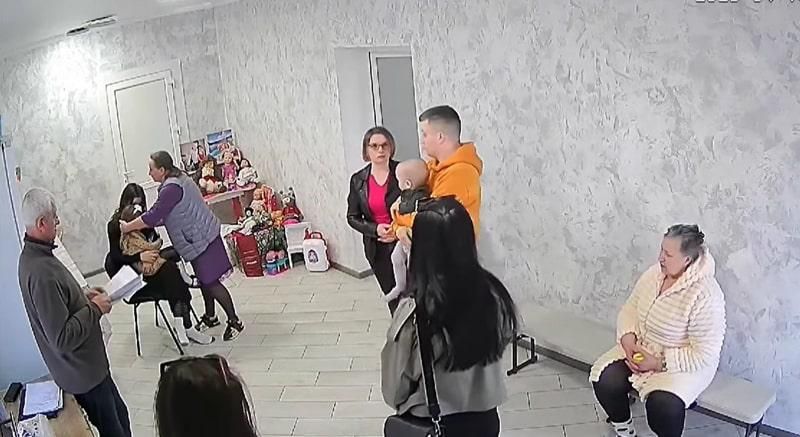 “Влаштували шоу” – як в Олевській громаді бабуся-опікун забирала онуку з родини названих батьків