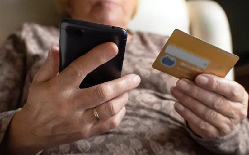 Пенсіонерка з Коростеня планувала отримати допомогу від ООН, але лишилася майже 35 тис. грн