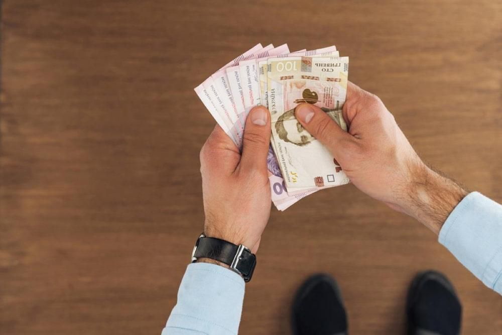 У Житомирській області шукають водіїв, машиністів та токарів: обіцяють зарплату від 40 до 60 тис. грн