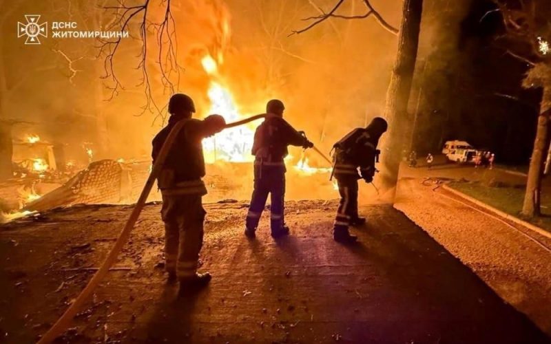 Житомирщина вночі зазнала комбінованих атак РФ, постраждав рятувальник