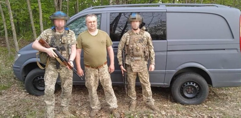 Олевська громада передала військовим медикам автомобіль