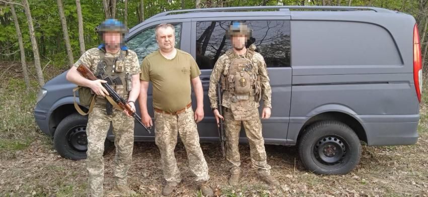 Олевська громада передала військовим медикам автомобіль