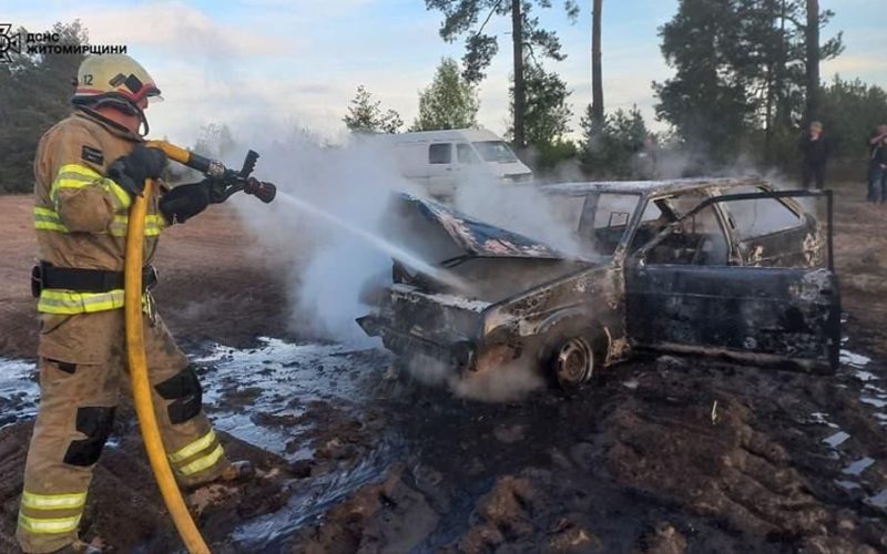 На Овруччині горів легковий автомобіль