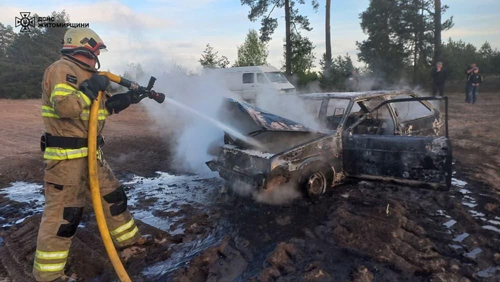 На Овруччині горів легковий автомобіль