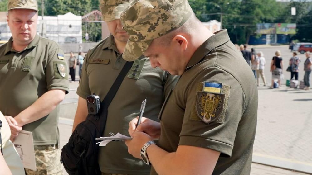 Військових ТЦК без бойового досвіду та обмежень щодо здоров’я переведуть у зону бойових дій — Генштаб