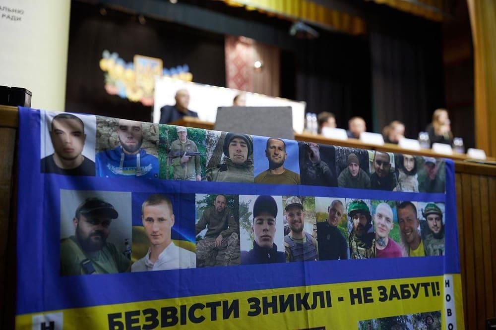 «Повернути кожного!»: на Коростенщині відбулася велика зустріч із родинами полонених та зниклих Захисників