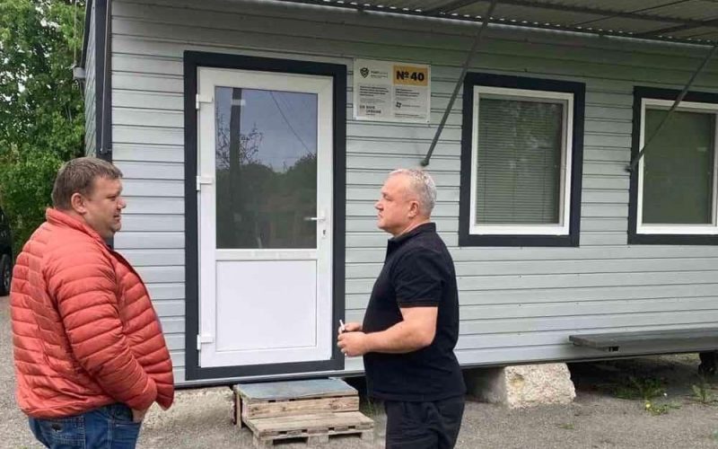 Очільник Коростенської РВА подивився у Грозине, як триває реконструкція приміщень для переселенців