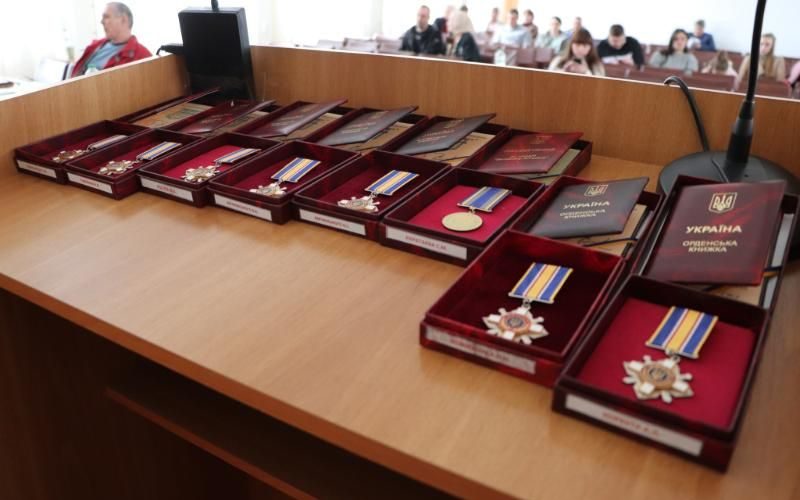 В Олевську вшанували пам’ять Захисників: рідним передали посмертні нагороди
