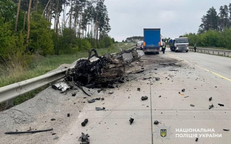 На Житомирщині зіштовхнулися вантажівка та Opel: загинули двоє
