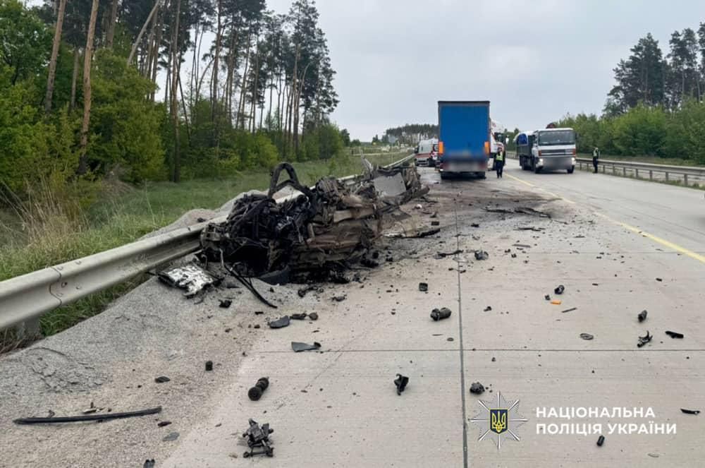 На Житомирщині зіштовхнулися вантажівка та Opel: загинули двоє