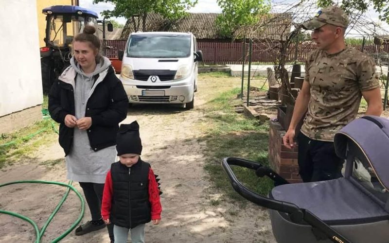 В азовця з Олевщини, який взяв на виховання дітей брата, що підірвався з дружиною, народився син