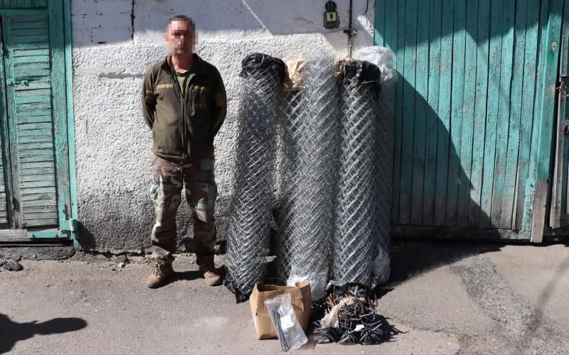 Олевська громада передала військовому на Херсонський напрямок матеріали для облаштування захисних конструкцій