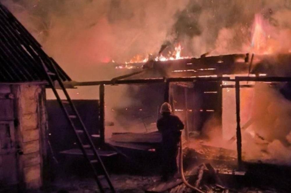 За дві години рятувальники ліквідували пожежу в дерев’яному будинку в одному з сіл Коростенщини