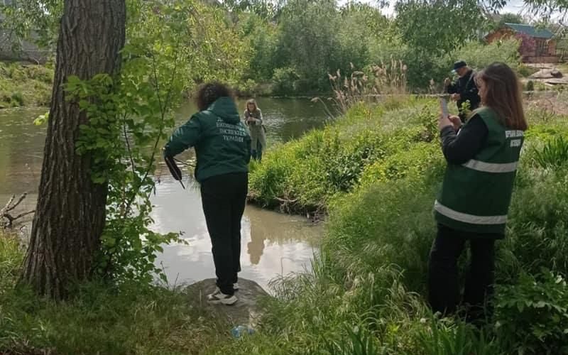 У Коростені після скиду нечистот в річці Уж виявили перевищення заліза, хімічного та біохімічного споживання кисню
