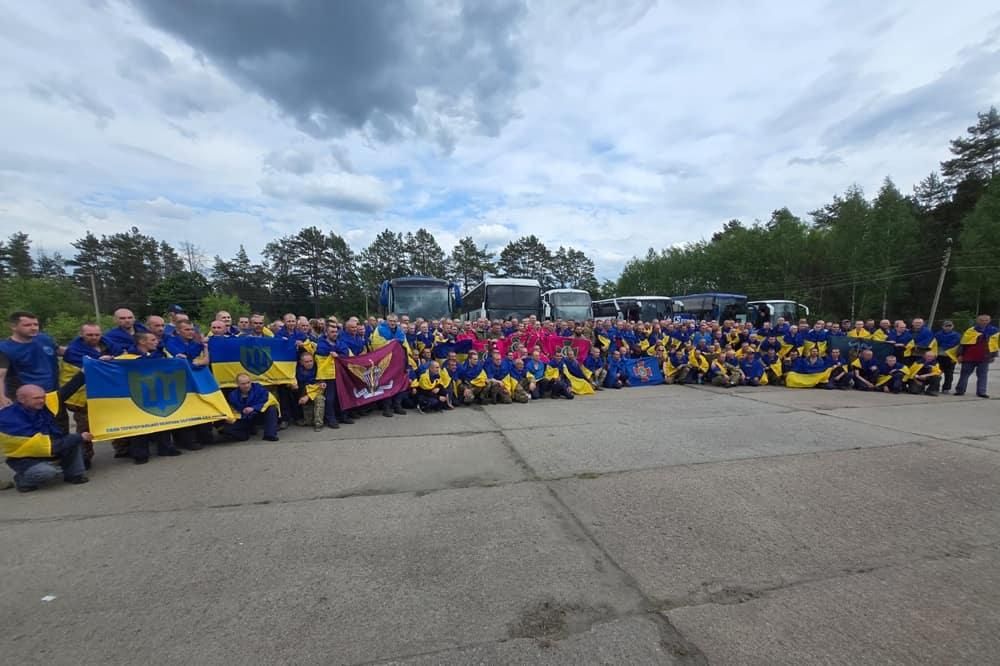 Відбувся другий етап обміну 1000 на 1000: в Україну повернули ще 307 військовополонених