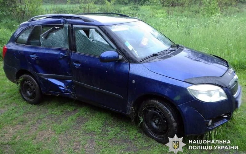На Житомирщині Skoda з’їхала в кювет: постраждали двоє дітей