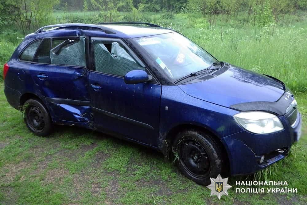 На Житомирщині Skoda з’їхала в кювет: постраждали двоє дітей
