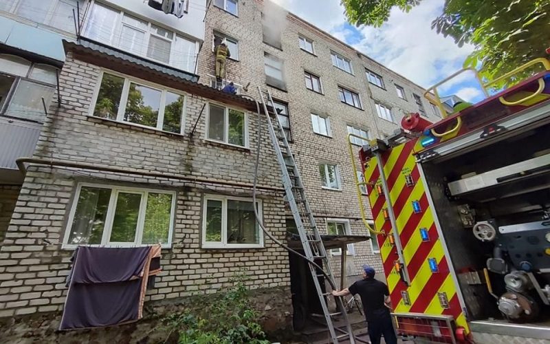 В Овручі в багатоповерхівці горіла квартира