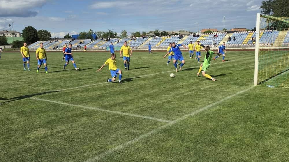 СК “Коростень Агро-Нива” розгромив СК “Гладковичі” в першому домашньому матчі сезону