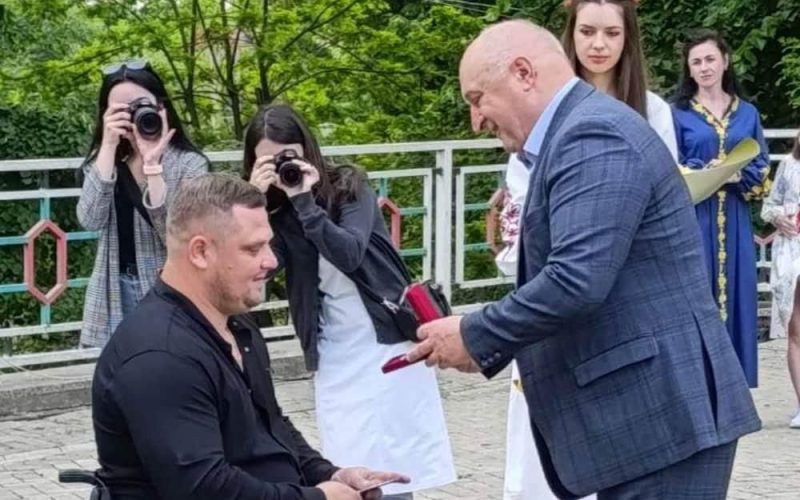 Нагрудним знаком «За заслуги перед містом» у Коростені нагородили Олександра Палєху