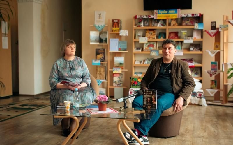 У Коростені відбулася презентація роману Костянтина Климчука «Любов, війна та інші збочення»