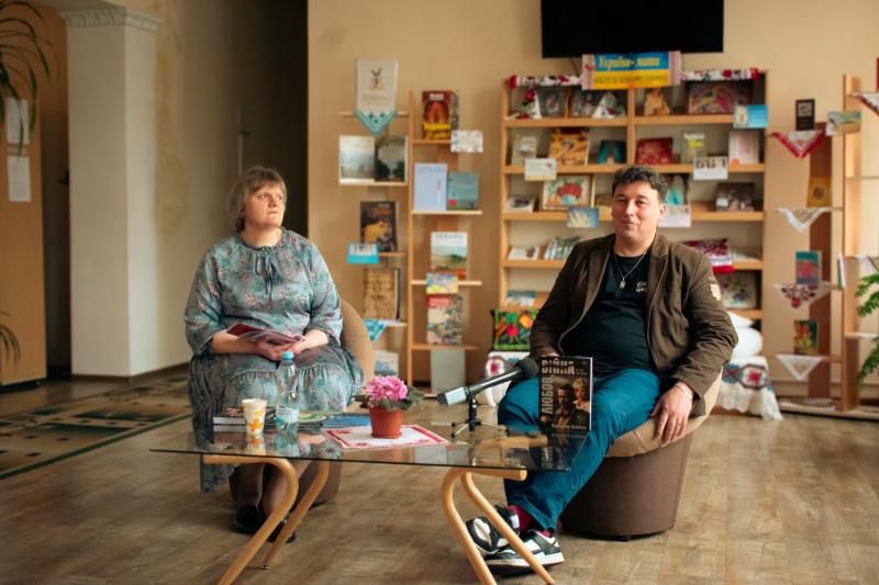У Коростені відбулася презентація роману Костянтина Климчука «Любов, війна та інші збочення»