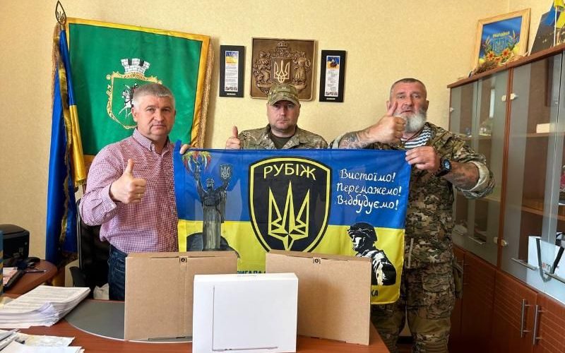 За бюджетні кошти влада Олевська придбала “МакБуки” для військових