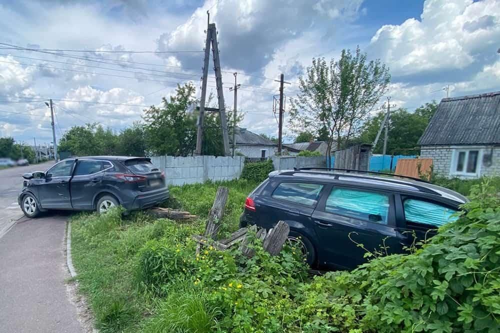 На Котляревського в Коростені зіштовхнулись Nissan та Volkswagen: троє постраждалих