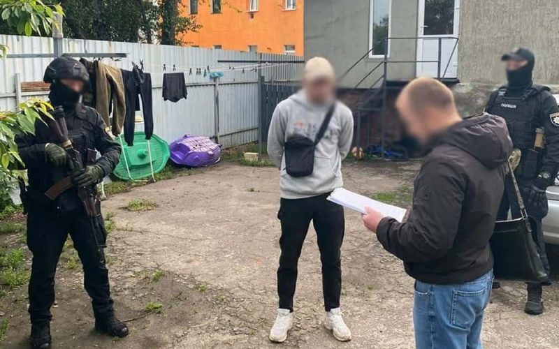 На Житомирщині батько та син видавали себе за перевізників та продавали чужий товар