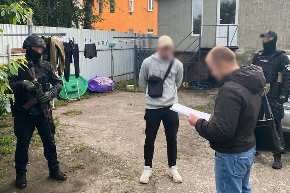 На Житомирщині батько та син видавали себе за перевізників та продавали чужий товар