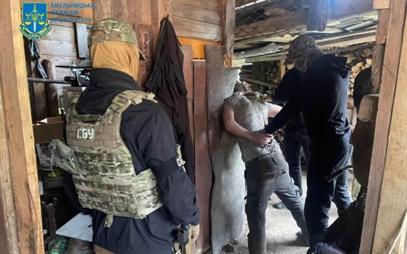 На Житомирщині СБУ затримала агента фсб: передавав ворогу інформацію про бойову авіацію на Хмельниччині
