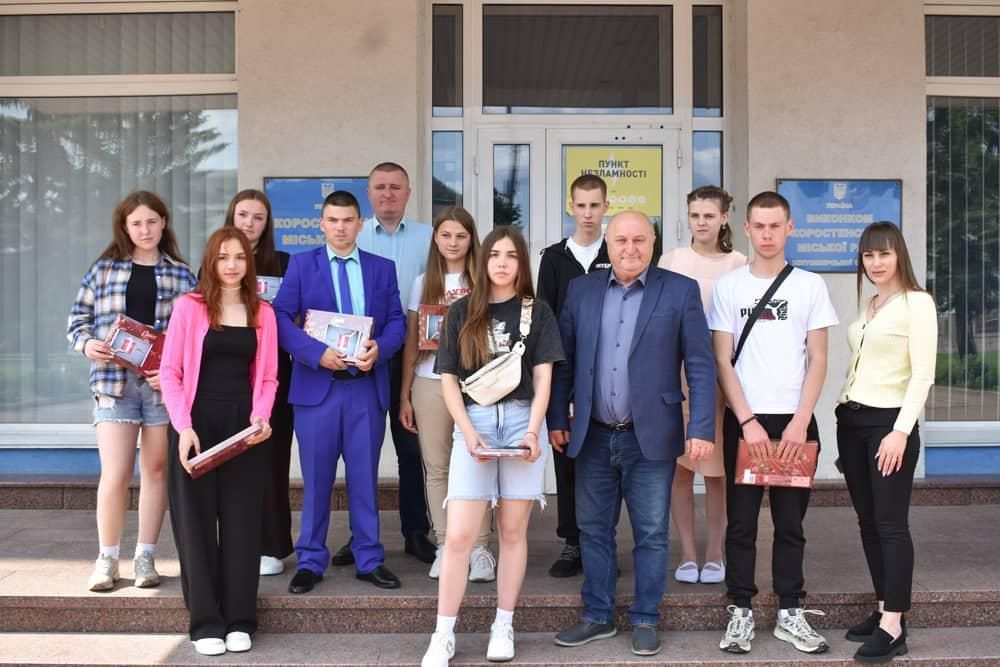 У Коростені міський голова зустрівся з випускниками-сиротами